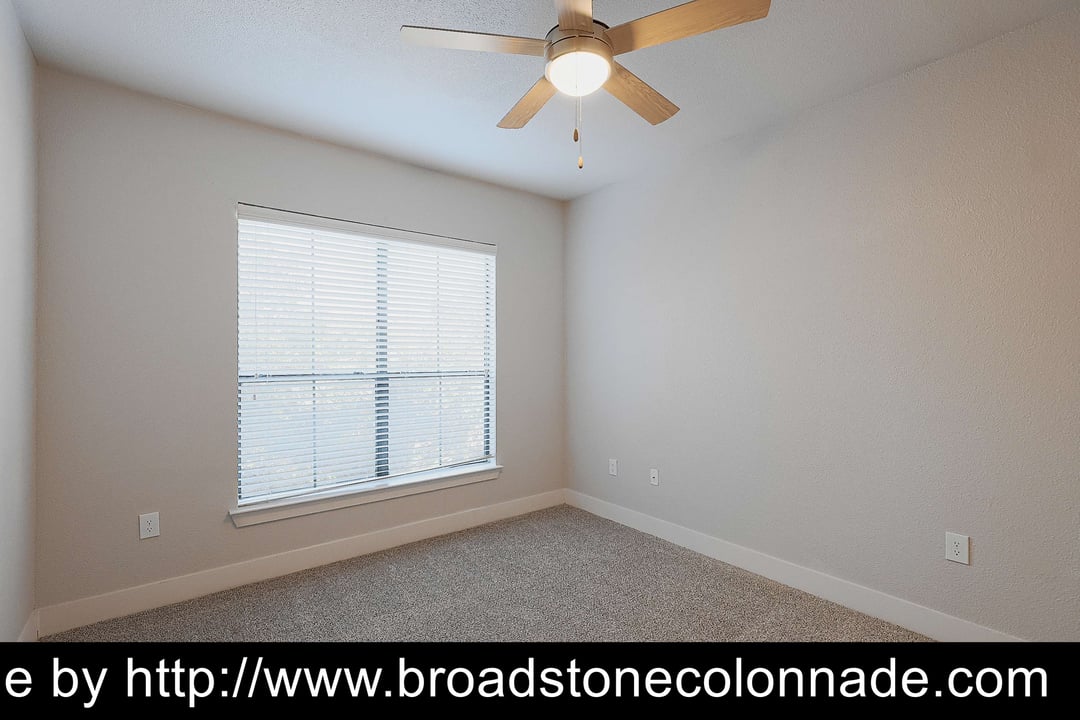 Broadstone Colonnade - 15
